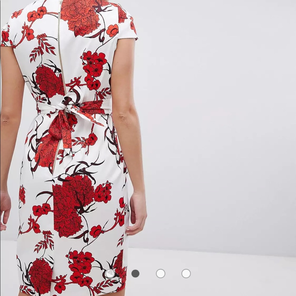 ASOS Closet London Tie Back Short Sleeve Dress In Large Floral Print - Picture 3 of 9